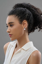 将图像加载到图库查看器中,South Sea White Pearls with Zircon