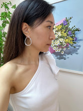 Load image into Gallery viewer, Pear Shape Diamond Earrings