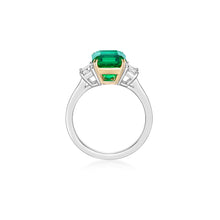 将图像加载到图库查看器中,Emerald Three Stone Ring