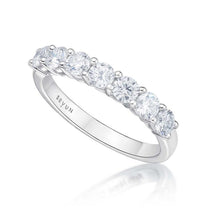 Load image into Gallery viewer, Round Diamond Wedding Band