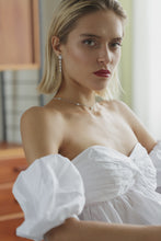 将图像加载到图库查看器中,Matsya 鱼尾钻石耳环