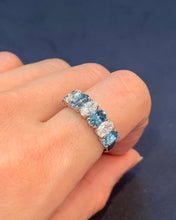 将图像加载到图库查看器中，Aquamarine Diamond Ring
