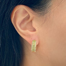 将图像加载到图库查看器中，Peridot Diamond Petal Earrings
