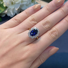 在画廊查看器中加载和播放视频，Oval Blue Sapphire Diamond Ring
