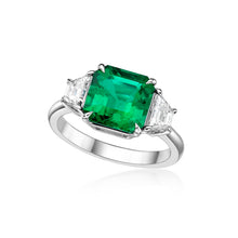 将图像加载到图库查看器中，Emerald Diamond Ring
