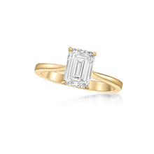 将图像加载到图库查看器中，Emerald Cut Diamond Ring
