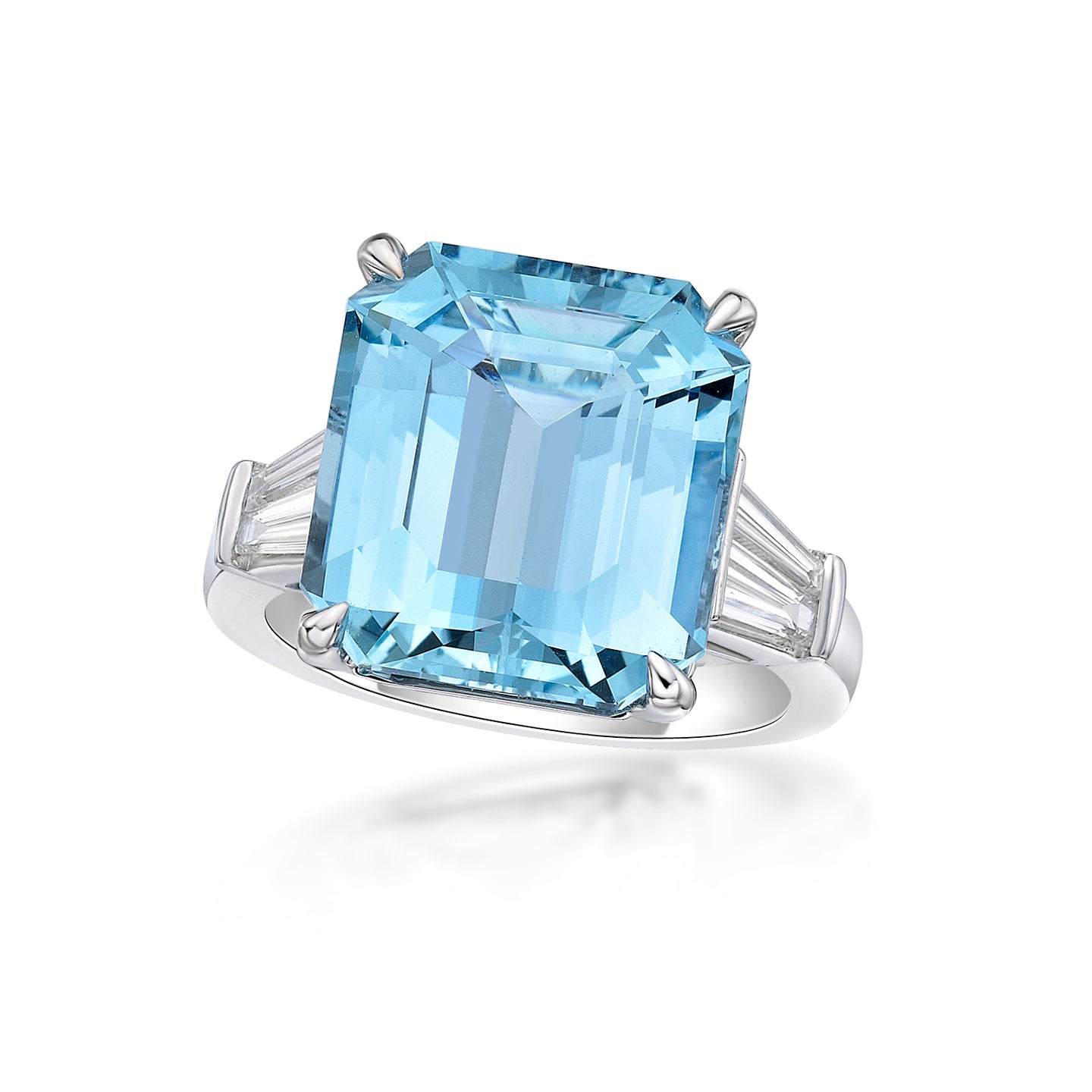 海蓝宝石钻石戒指